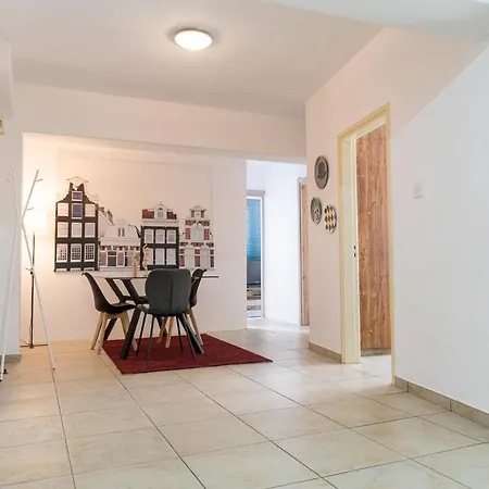 Private In Shared Flat Homestay