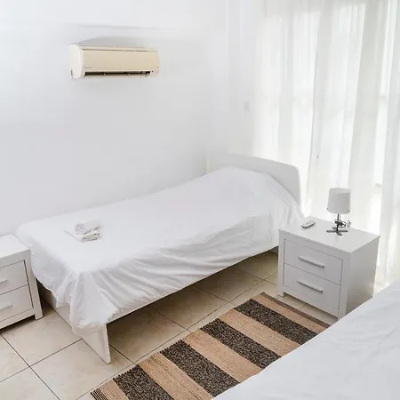Private In Shared Flat 尼科西亚