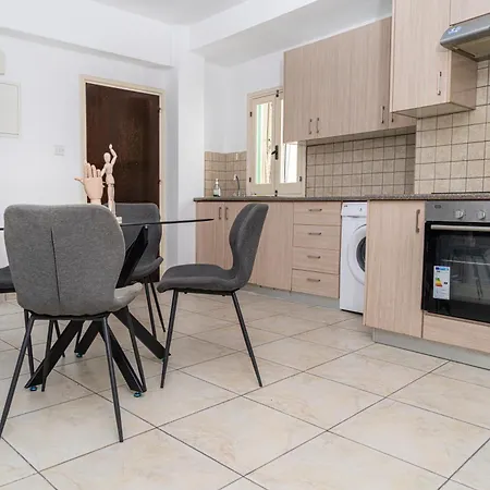 Private In Shared Flat בית אירוח