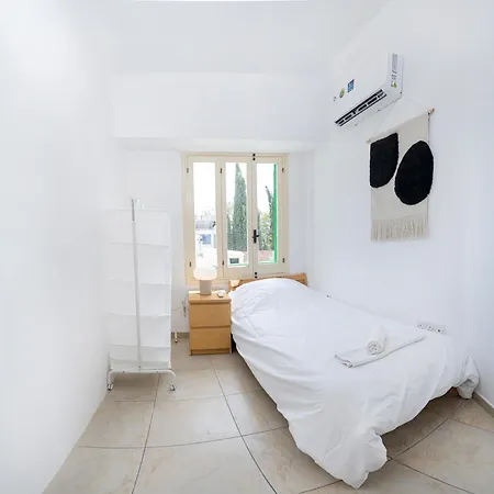 Private In Shared Flat Nicosie