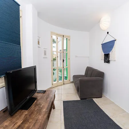 Private In Shared Flat * 尼科西亚