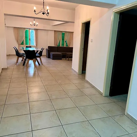 Private In Shared Flat 民宿