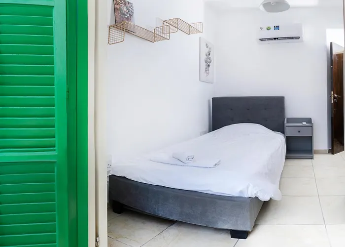 Private In Shared Flat * Nicósia